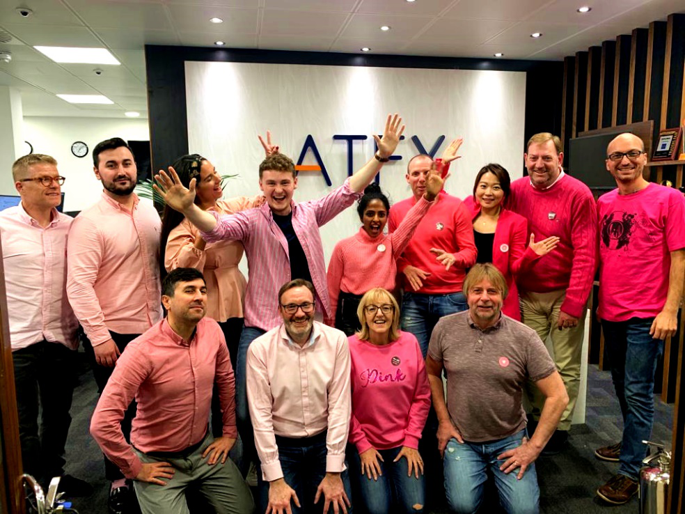 ATFX 助力“粉红日”，让爱充满力量