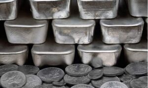 黄金白银比价大跌，目前处于70附近